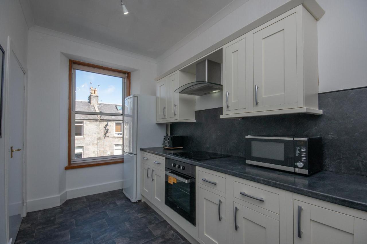 Dwellcome Home Ltd 1 Bed Apt, Half Mile To Union Street Yet Quiet, Free Parking, Fast Wifi, Ideal For Long Term Contractor, Etc Stays, Fully Equipped Kitchen, Regular Housekeeping Option - See Our Site For Assurance Aberdeen Bagian luar foto