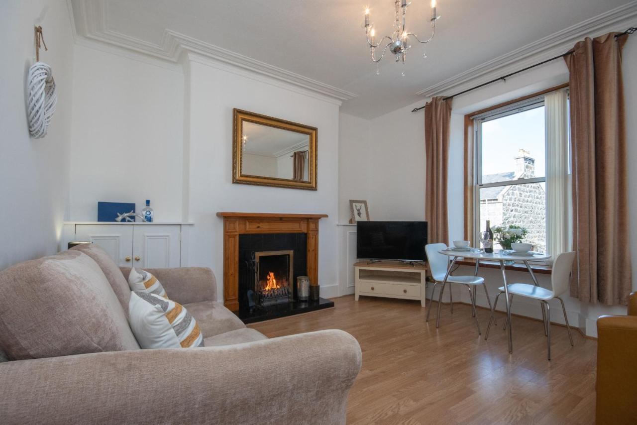 Dwellcome Home Ltd 1 Bed Apt, Half Mile To Union Street Yet Quiet, Free Parking, Fast Wifi, Ideal For Long Term Contractor, Etc Stays, Fully Equipped Kitchen, Regular Housekeeping Option - See Our Site For Assurance Aberdeen Bagian luar foto
