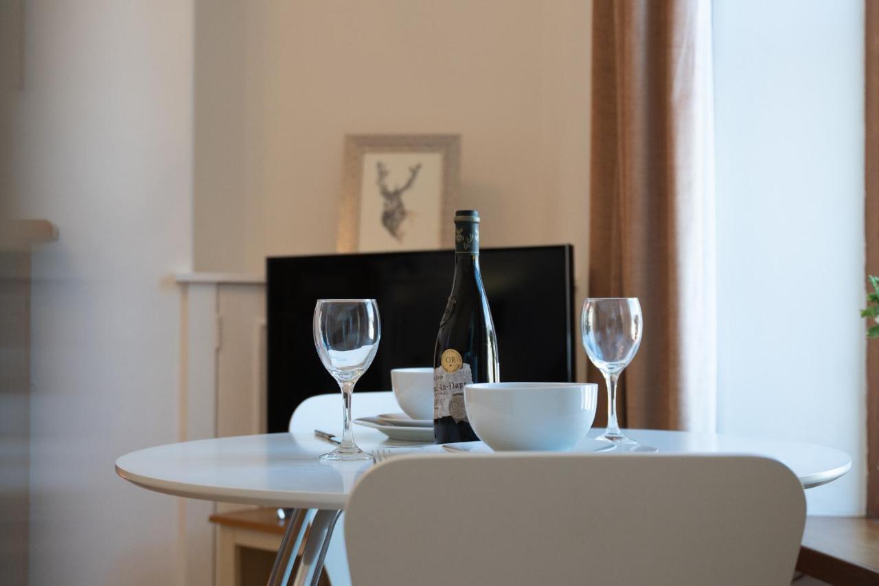 Dwellcome Home Ltd 1 Bed Apt, Half Mile To Union Street Yet Quiet, Free Parking, Fast Wifi, Ideal For Long Term Contractor, Etc Stays, Fully Equipped Kitchen, Regular Housekeeping Option - See Our Site For Assurance Aberdeen Bagian luar foto