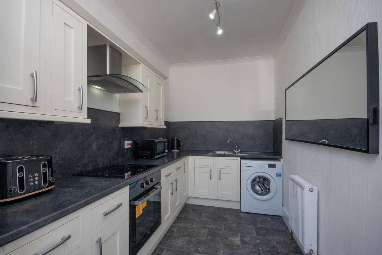 Dwellcome Home Ltd 1 Bed Apt, Half Mile To Union Street Yet Quiet, Free Parking, Fast Wifi, Ideal For Long Term Contractor, Etc Stays, Fully Equipped Kitchen, Regular Housekeeping Option - See Our Site For Assurance Aberdeen Bagian luar foto