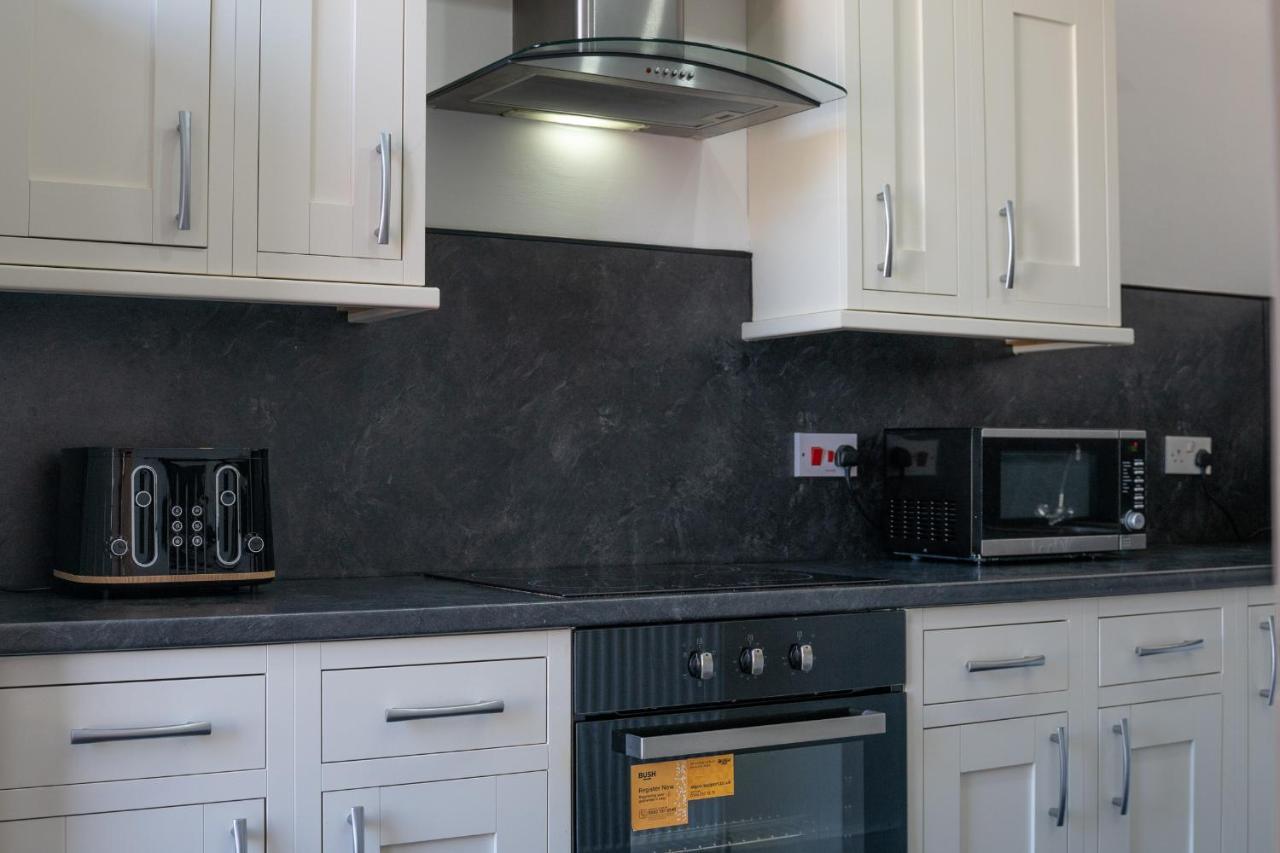 Dwellcome Home Ltd 1 Bed Apt, Half Mile To Union Street Yet Quiet, Free Parking, Fast Wifi, Ideal For Long Term Contractor, Etc Stays, Fully Equipped Kitchen, Regular Housekeeping Option - See Our Site For Assurance Aberdeen Bagian luar foto
