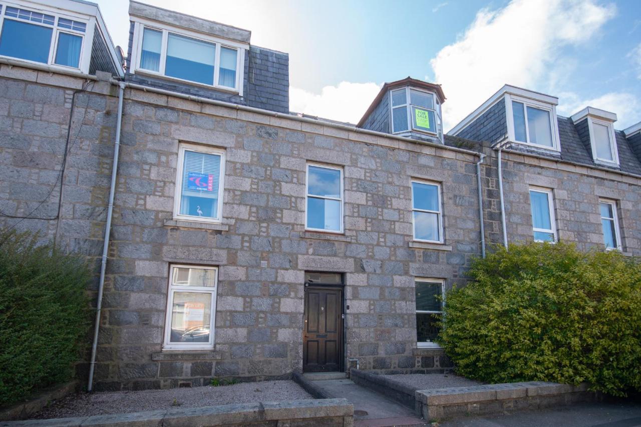 Dwellcome Home Ltd 1 Bed Apt, Half Mile To Union Street Yet Quiet, Free Parking, Fast Wifi, Ideal For Long Term Contractor, Etc Stays, Fully Equipped Kitchen, Regular Housekeeping Option - See Our Site For Assurance Aberdeen Bagian luar foto